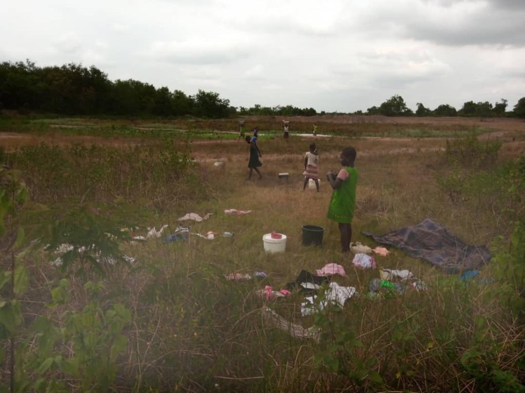 nwl__ad's tweet photo. C’est ici que les habitants du village Nigokpoe viennent chercher de l’eau... 😔AIDEZ nous à leur construire un forage afin qu’ils aient un accès à l’eau potable💧
Chaque don et partage peut faire la différence. 💪🏼 Changeons leur quotidien tous ensemble : https://t.co/ClbCqLVHJw https://t.co/Q9PGdOXMzl
