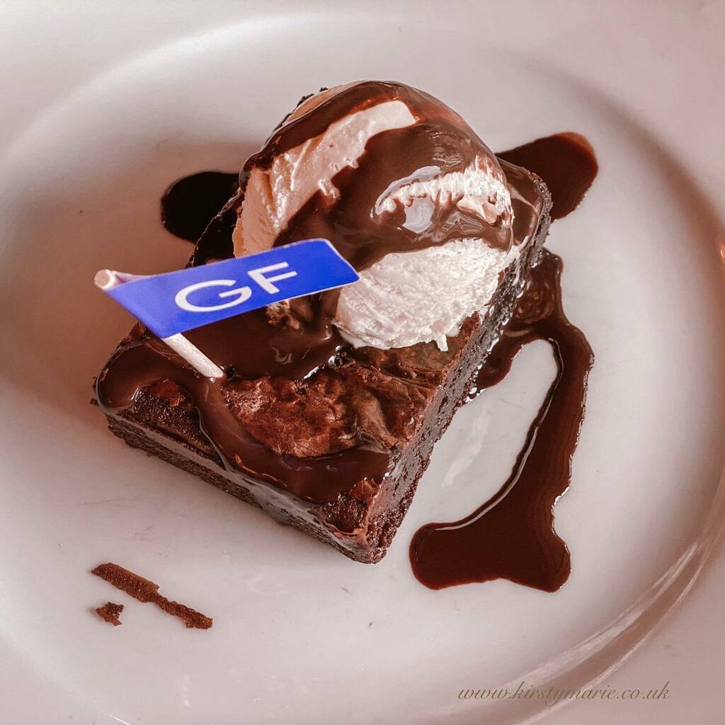 KirstyMarie_UK's tweet photo. Some days you just have to forget that your wedding is less than a year away and indulge in a delicious treat.
What is your Sunday treat?
#brownies #icecream #glutenfree #coeliac #food #treat #chovolate #cosyclub #yummy #blogger #brumbloggers #l… https://t.co/ihG6QW8VBv https://t.co/FKlqc7Ye9q