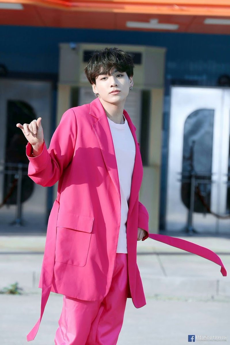 Jungkook as Among Us characters.A thread;