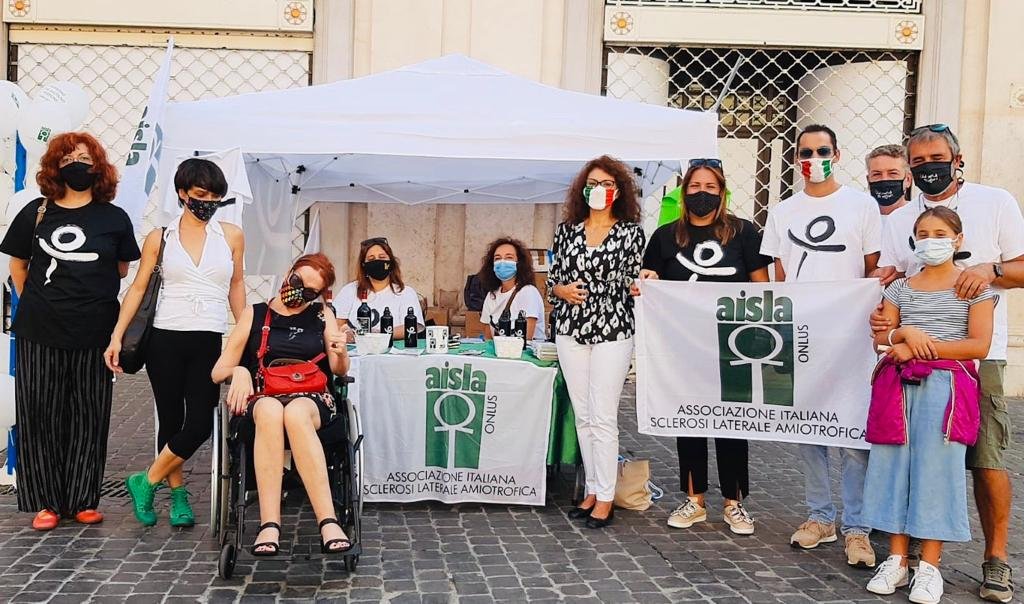 MaresaBellucci's tweet photo. Con i volontari @aislaonlus per la #giornatanazionalesla. Lo Stato deve offrire alle persone con sclerosi laterale amiotrofica una migliore qualità della vita.
C'è ancora molto da fare per garantire un'adeguata assistenza socio-sanitaria e il diritto alla mobilità. #GN2020 https://t.co/UZDzWmtzY1