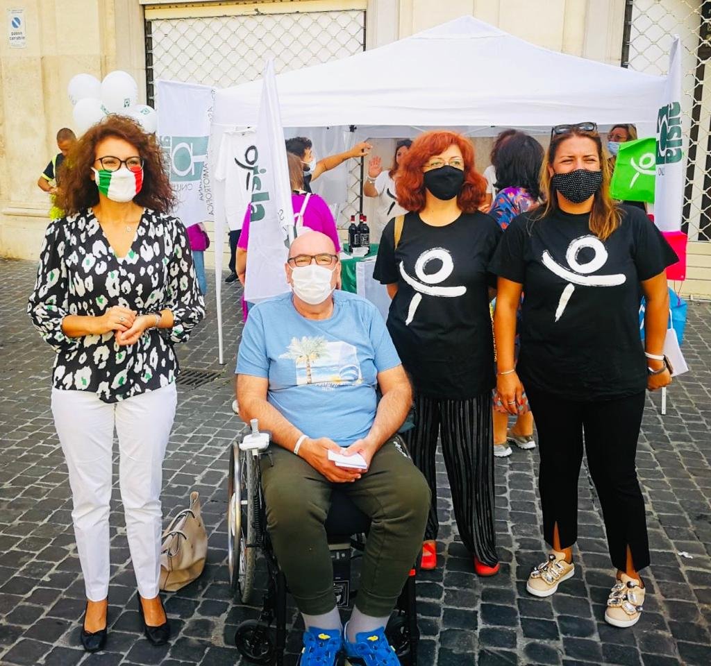 MaresaBellucci's tweet photo. Con i volontari @aislaonlus per la #giornatanazionalesla. Lo Stato deve offrire alle persone con sclerosi laterale amiotrofica una migliore qualità della vita.
C'è ancora molto da fare per garantire un'adeguata assistenza socio-sanitaria e il diritto alla mobilità. #GN2020 https://t.co/UZDzWmtzY1