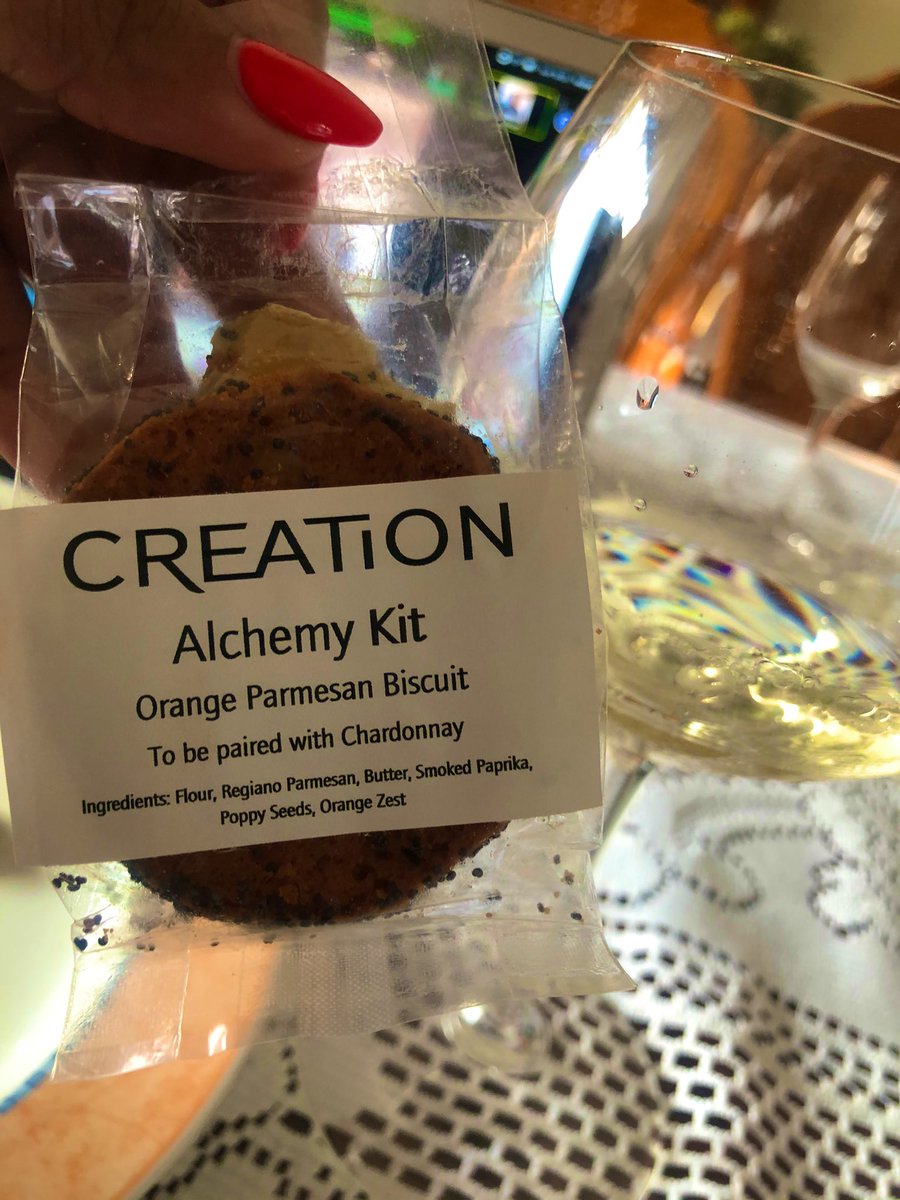 Our third selection this afternoon is the classic Chardonnay paired up with Smoked Paprika Parmesan Poppy Seed Biscuit from ofcourse <a href="/creationwines/">Carolyn Martin</a> oh and this is just superb. Easing us into the Evening. So much character #LoveLove #ElegantWine 🍷💋💚