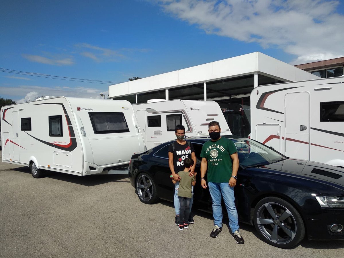 VallcarSA's tweet photo. Jordi, Ana y su nueva STARLETT COMFORT 490PE ya se pueden ir junto a su familia a recorrer mundo! 🚍🌍
Si tu también quieres viajar con todas las comodidades de una caravana, ven a vernos a
📍Crta c-1415b, km 10.2, Canovelles 08420.
☎️93.846.42.98
✉️ vallcar@vallcar.com https://t.co/Qyfix6hH2h