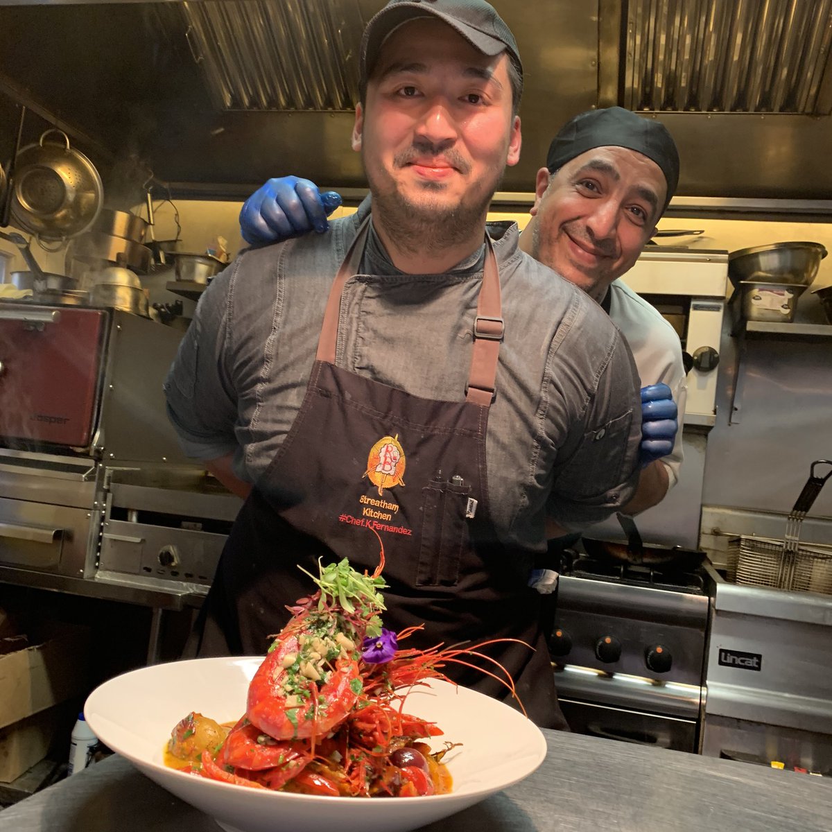 StreathamFood's tweet photo. So we’ve just tried these incredible prawns @Streathamkitchn - and let us tell you that they’re beyond good! 

Freshly prepared by Chef K (lauded as ‘the best chef in #Streatham’) they’re on the #streathamFoodTour menu until Sept 30th. 

We urge you to go and try them. https://t.co/57niaIlsFi