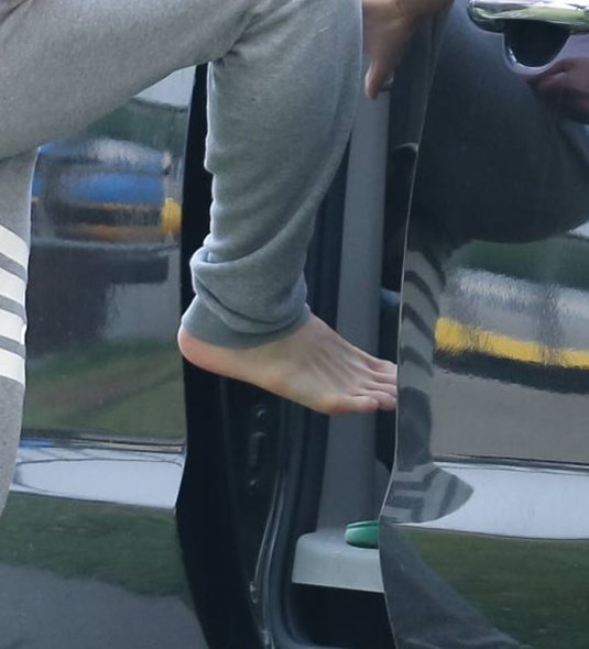 Sehun& #39;s feet/toes appreciation thread