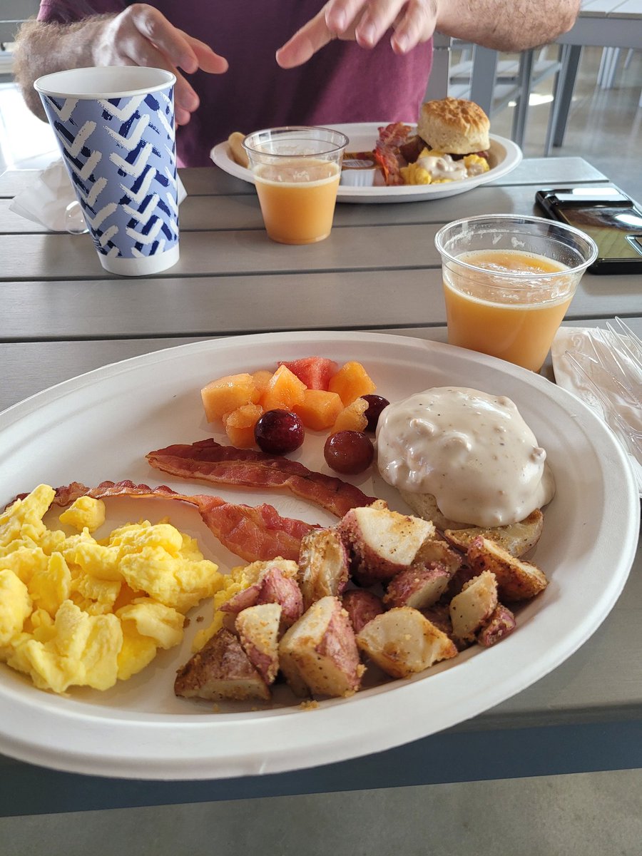 Htorres37's tweet photo. #SupportLocalBusinesses #brunch at #CooleyBay. #hrheidi https://t.co/kxD8Iiv0yt