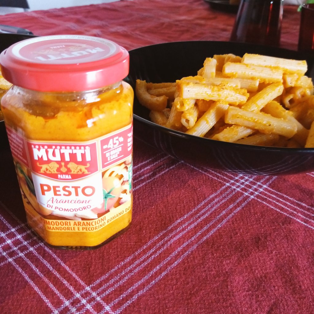 sary_mo's tweet photo. Quelle pigre prime domeniche d'autunno, dove i #PestidiPomodoroMutti ti salvano il pranzo. #MuttiPomodoro sempre nel ❤️ https://t.co/35hb21kupS