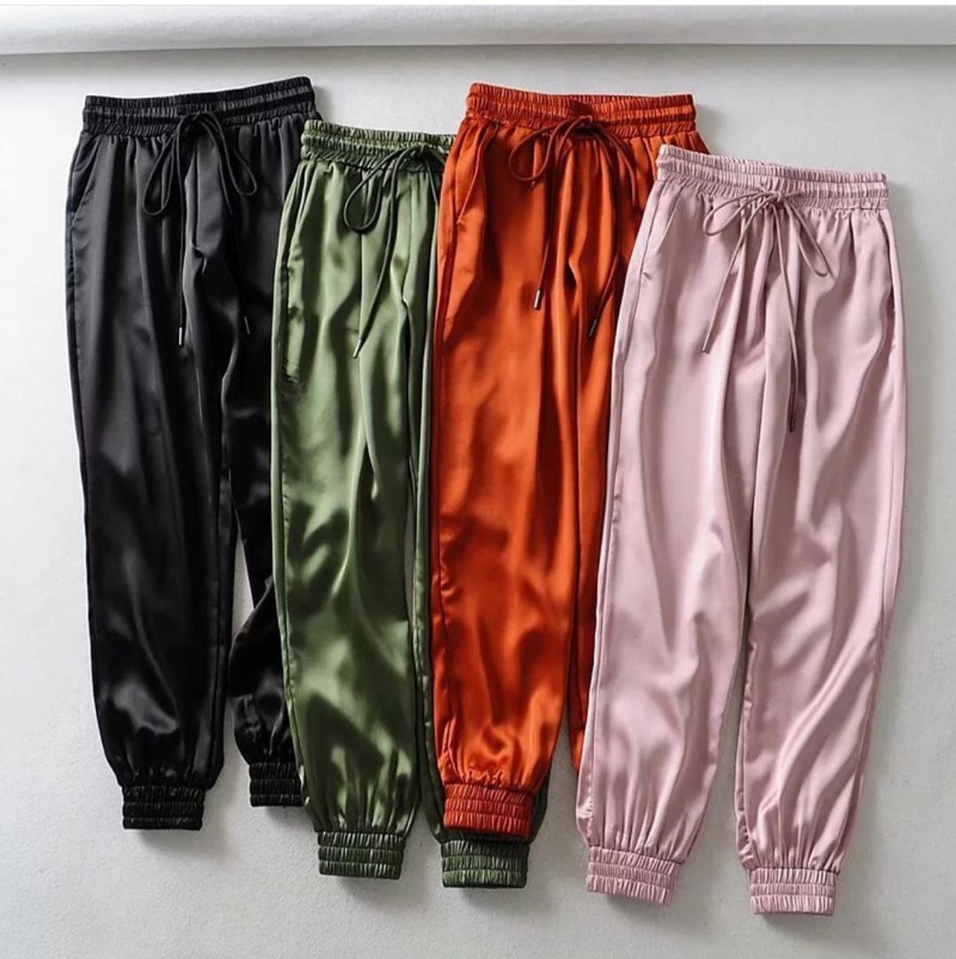 maungo_K's tweet image. Since #CookOff  e fedile support my hustle.☺️ 

Trousers P200
Bodysuit P180
Pants P300

Place an order 75019553 

#NtshalamoragoBW
#OpenFireChallenge