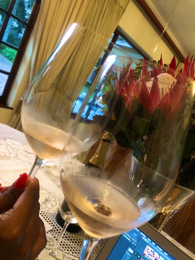 The perfect end with the Rose. This is absolutely royalty. Always a refreshing selection. Thank you for such a great afternoon darlings. It was superb <a href="/creationwines/">Carolyn Martin</a> with the <a href="/JoburgWineClub/">JoburgWineClub</a> Loved it 👌🏾🍷