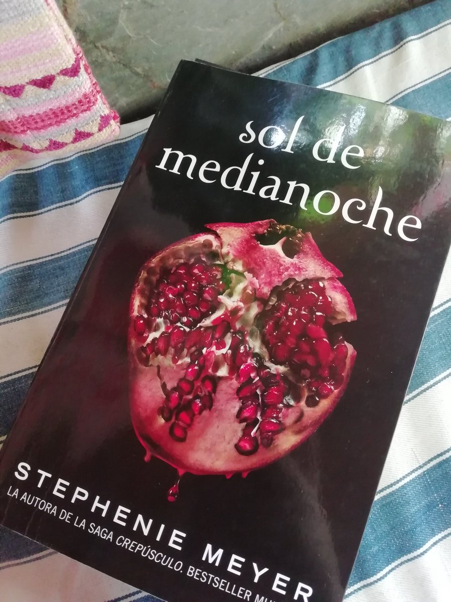 Pilar_gor_rod's tweet photo. Mi yo de 12 años está dando saltos mientras leo #SolDeMedianoche https://t.co/bvhqU8NoGo