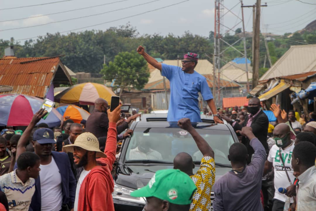 MakindeAlo's tweet photo. @TayoJegedeSAN Is our friend and brother – Chief Emir of Shasha 
The campaign train stopped at ShaSha market with the hausa community gladly welcome him and give him assurance of their vote 
#ReclaimingOndoState
#OndoDeservesBetter
#OndoDecides2020 https://t.co/7uwzTyC9q5