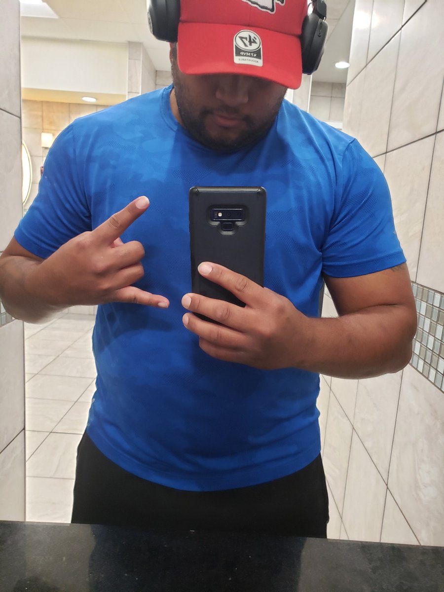 AKtheRef's tweet photo. Full body workoutk this morning...Is Hardbody Refs still a thing? #hardbodyrefs #SundayMotivation https://t.co/Ul7jvqo1tm