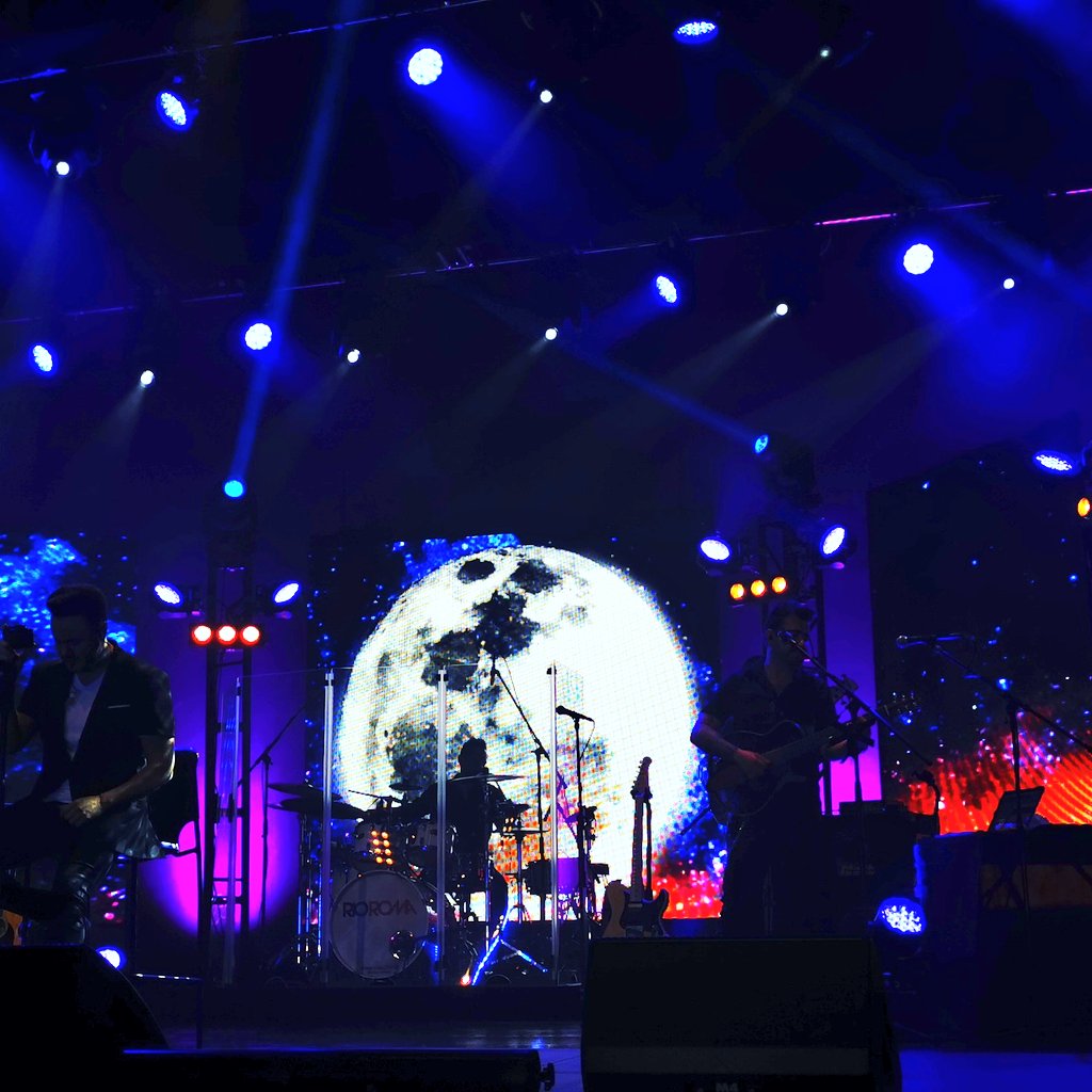 ContactoRioRoma's tweet photo. #IRREPETIBLE
¡Gran noche la de anoche! @JoseLuis_Roma @Raul_Roma  llenaron de pasión y energía el escenario de @El_plaza_  Extrañando canción a canción, los gritos, cariños y aplausos de todos las y los Fans "RIOROMÁNTICOS" https://t.co/TnRKWOMJZi