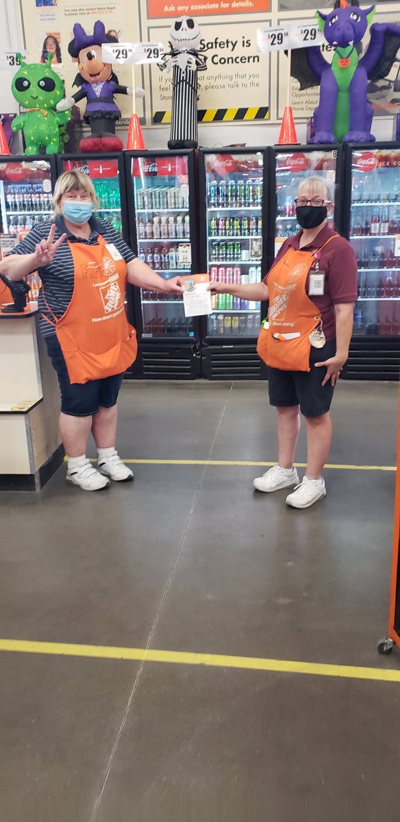 stevedhd's tweet photo. Good job Vicki making Cashier of The Month for September!!
#thd0416
#getd18
@cris_talamantes 
@KennyRedigerTHD 
@BarbJPMD 
@NagyAndrew 
@fifilapoodle https://t.co/zeVgSh1r86