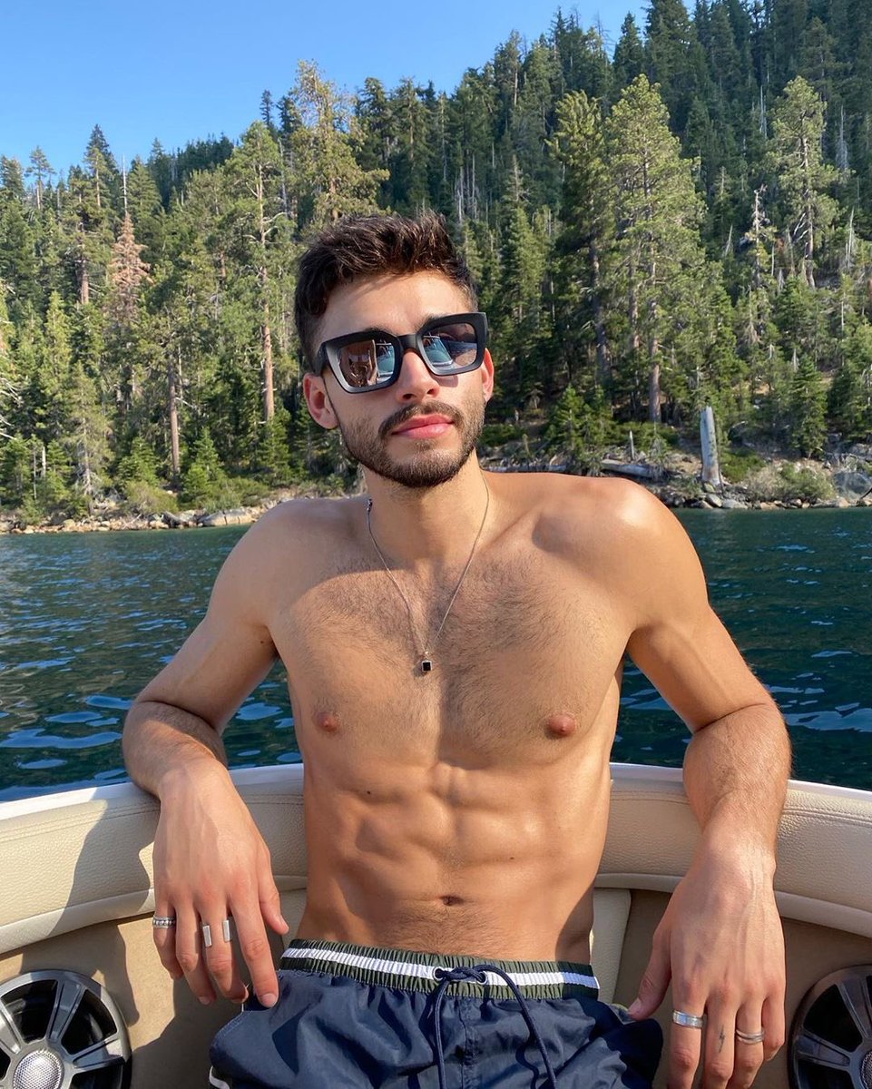 #SeductiveSunday — 𝖳𝗁𝗂𝗌 𝖺𝖿𝗍𝖾𝗋𝗇𝗈𝗈𝗇 𝖨 𝖽𝖾𝖼𝗂𝖽𝖾𝖽 𝗍𝗈 𝗀𝗈 𝖿𝗈𝗋 𝖺 𝖻𝗈𝖺𝗍 𝗋𝗂𝖽𝖾, 𝘁𝗼𝗼 𝗵𝗼𝘁