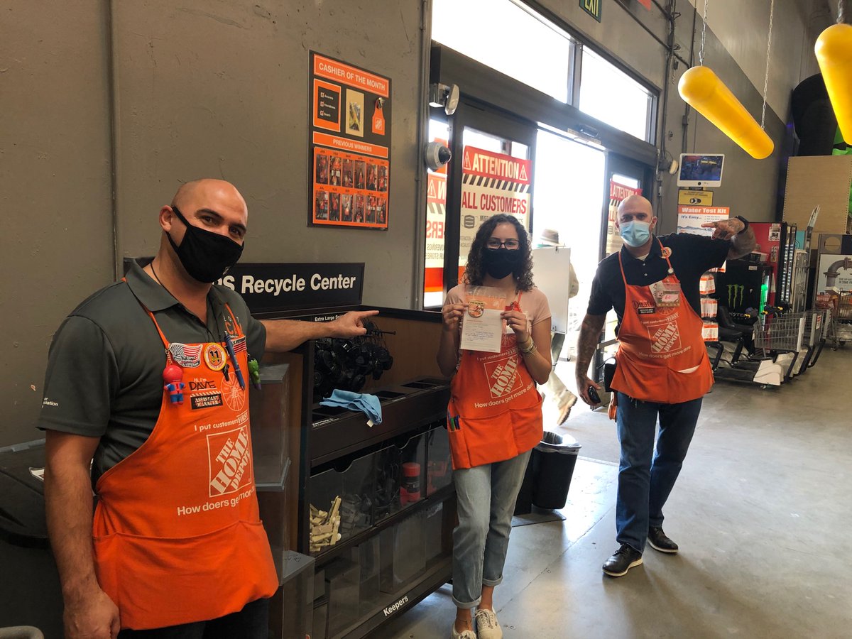 Big time congrats to new cashier Drue for being recognized on the VOC. This is Drue’s first of what I’m sure will be many Homer Awards to come. <a href="/dustin_woolsey/">Dustin C Woolsey</a> <a href="/gabymarco36/">Gabriela Marco</a> @524_TONY <a href="/AdamSGallegos/">Adam Gallegos</a> <a href="/JasonEGill1/">Jason_E_Gill</a> <a href="/LemonGroveHD/">Lemon Grove Home Depot</a> <a href="/lululee27x/">Lulu Lee</a> <a href="/TiaJake777/">Tia Jake</a>