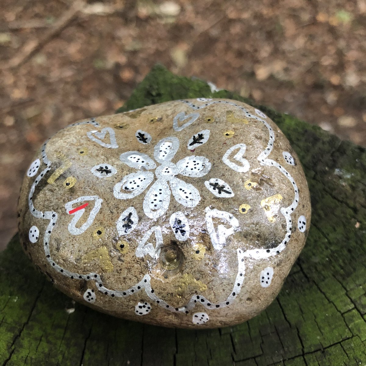 CompassionateRo's tweet image. Brilliant things happen in calm minds.

One of my favourites, out in the wild. I sure hope this makes someone smile.

#pebbleswithpurpose #KindnessMatters #rockpainting #paintedrocks #compassionrocks #compassionaterocks #365daysofcompassion #brilliance #brilliant #calmminds #calm