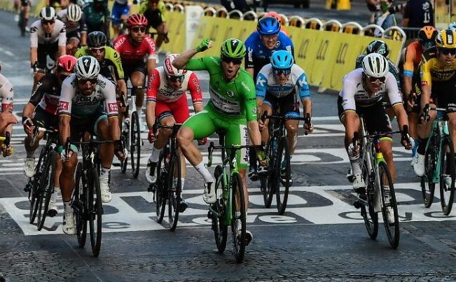 Iconic.
Biblical.
Sin é

Sam Bennett is king of Paris; takes iconic stage win, Tour green jersey | Video 

stickybottle.com/races-results/… 

#TDF2020  #Ireland