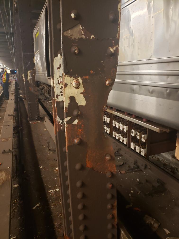 Transit source sends these pics:First one shows the spare plate suspected of causing derailment, source saysSecond one, damage to support column