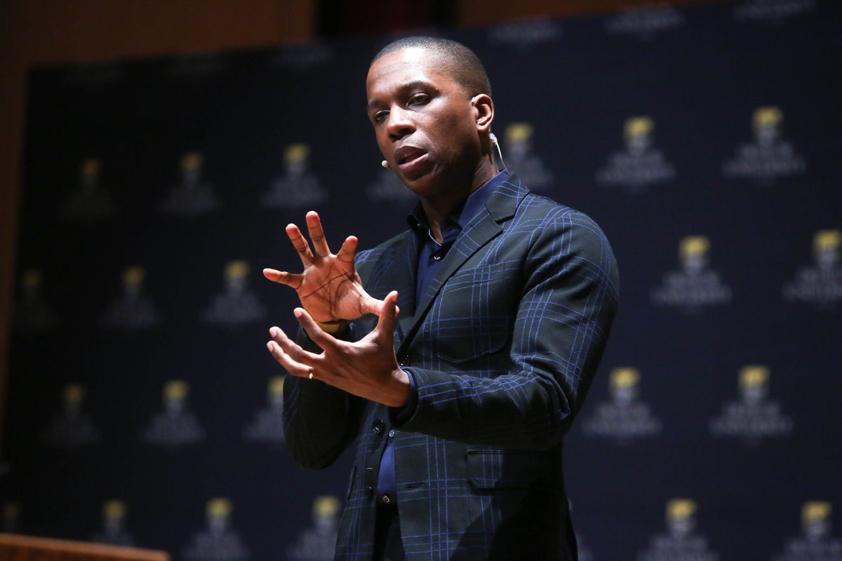 KenOwenPR's tweet photo. 4 yrs ago today - the sensational @leslieodomjr was at @DePauwU for an #UbbenLecture. https://t.co/BQR1TvHA57