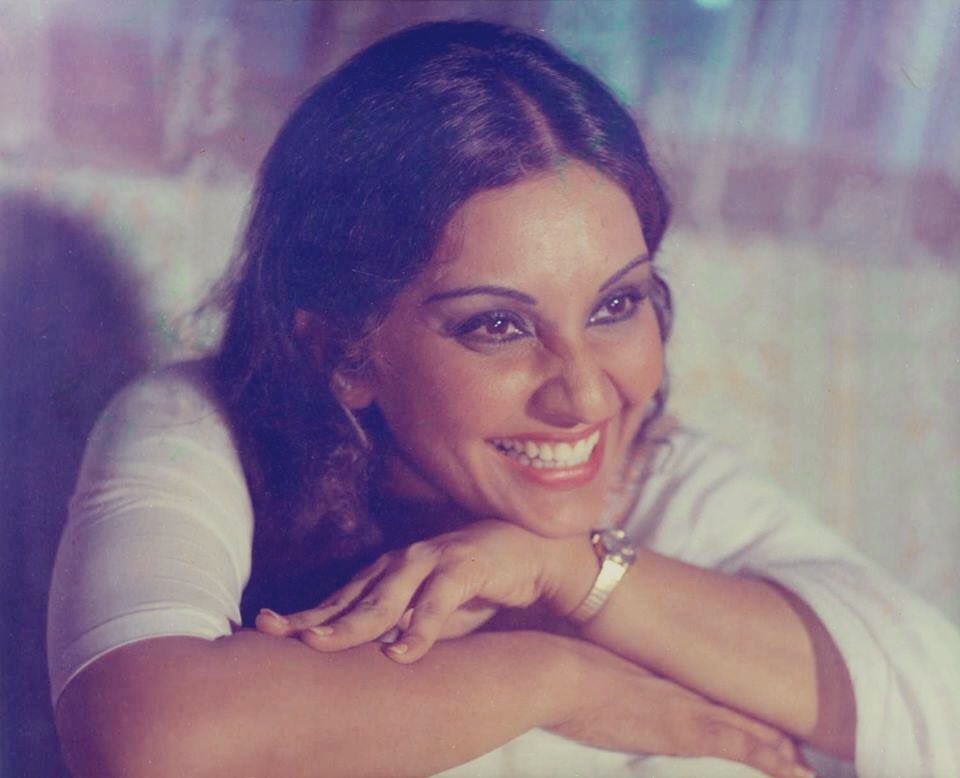FilmHistoryPic's tweet photo. na jaane kyun
hota hai ye zindagi ke saath, achaanak ye mann kisi ke jaane ke baad
kare phir uski yaad chhoti chhoti si baat..

Vidya Sinha https://t.co/yRyfJCoATT