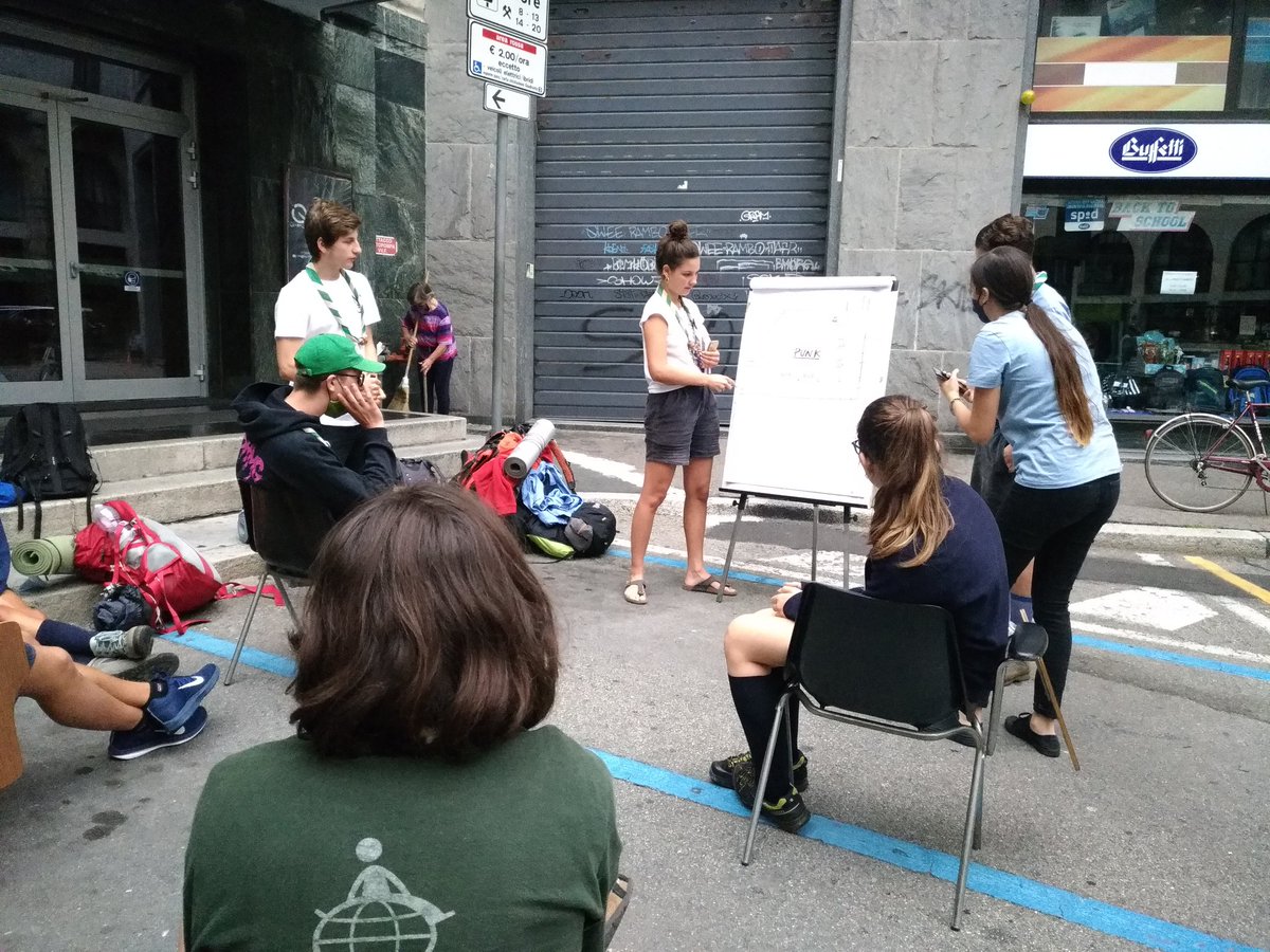 LegambienteVa's tweet photo. Urbanistica tattica a Varese? Oggi abbiamo provato a ridisegnare un pezzetto insieme ai cittadini, FFFVarese, Cyclhub e gli scout varese1. Sperando che Sogno rimanga solo il nome della piazzetta.
Grazie @ComuneVA e @daino73 https://t.co/purgr7FfyN
