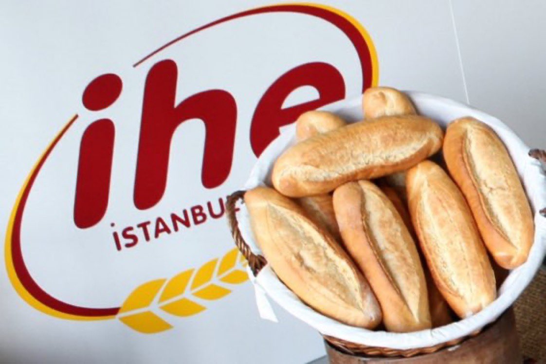 Herşey güzel olmaya devem ediyor İstanbul... CHP'li İBB'ye ait Halk Ekmek, 250 gramlık normal ve kepekli ekmeğin fiyatını 75 kuruştan 1 liraya çıkardı. Yüzde 33 zam... Ha Pardon, finansal düzenleme...