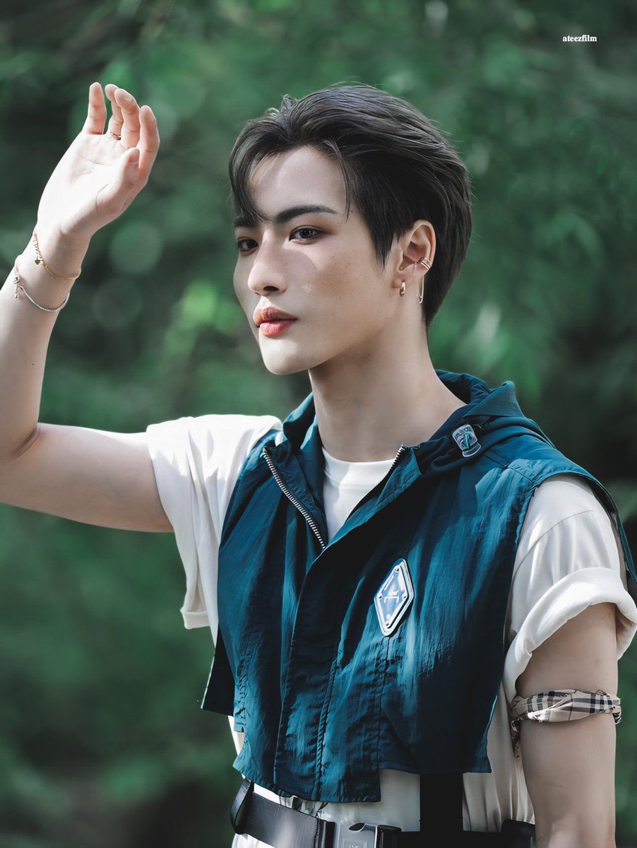 the other slytherin is seonghwa. this one falls more into the cockiness and mischief. i also believe he’d be the first one to step up, even if it’s against a friend.