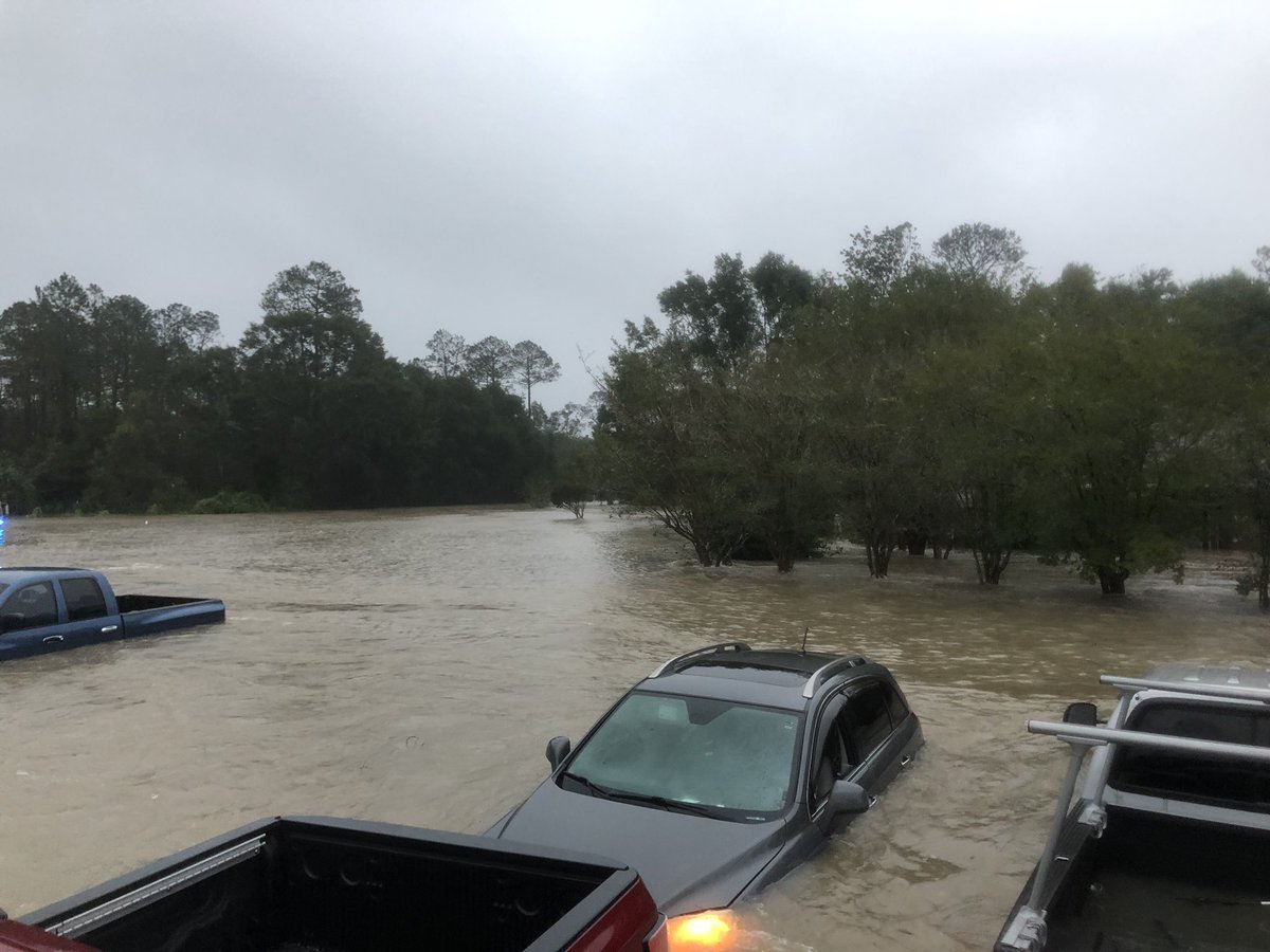 TannerStewartTV's tweet photo. More photos during #HurricaneSally of the Bristol Park community sent in from viewers. @weartv https://t.co/CSO1cmZnlS