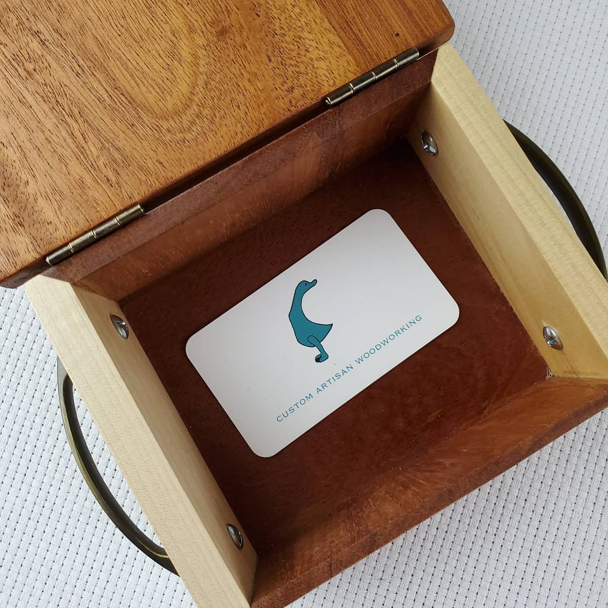 Oniixed's tweet image. The lil roller top keeper made with mahogany and Poplar.

#woodshop #woodworking #woodworker #woodart #woodworkingshop #cabinetmaker #carpenter #woodcraft #diy #maker #furnituremaker #craftsman #epoxyart #resinart #epoxy #resin  #mainewoodworker #mainelife #mainely