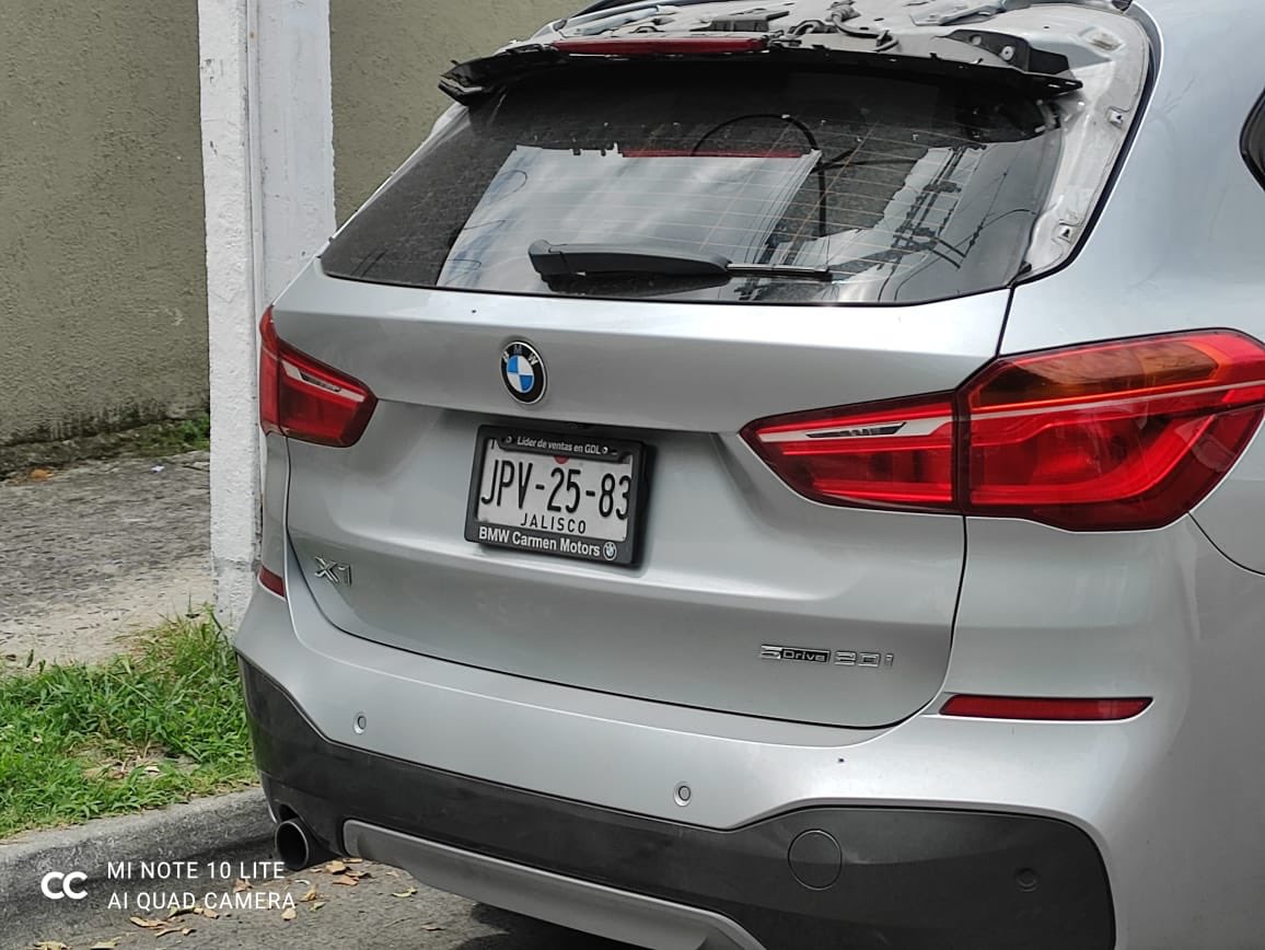 ReportTabacines's tweet photo. La dejaron abandonada y sin algunas auto partes  esta camioneta bmw de reciente modelo, sobre la calle paseo de los Granados al cruce con paseo de las limas en el fraccionamiento tabachines, hacemos un llamado atento a la @PoliciaZapopan https://t.co/BZVLo0YPYC