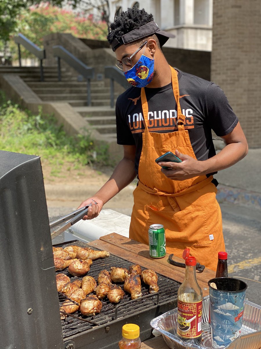 LHBlacks's tweet image. The Soul of the Southwest is grubbin’ out here BOY! 😛✨#LHBlacksCookout 

Tweet us pics of your plates y’all 🤘🏾