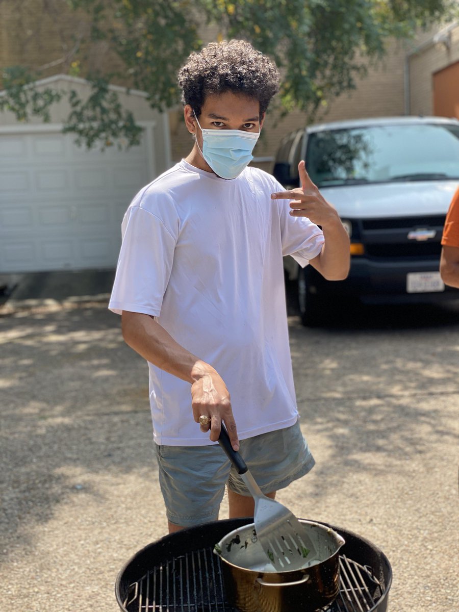 LHBlacks's tweet image. The Soul of the Southwest is grubbin’ out here BOY! 😛✨#LHBlacksCookout 

Tweet us pics of your plates y’all 🤘🏾