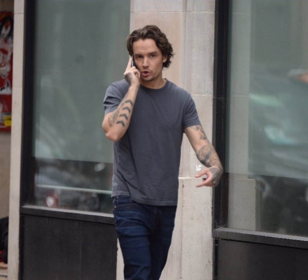 blondiepotato's tweet image. Nuevas fotos de L'iam caminando por Londres 👇🏼🥰
#LiamPayne
#ONEDIRECTIONSAVE2020
#1dinfinity
#directioner
#Midnight
#LP1