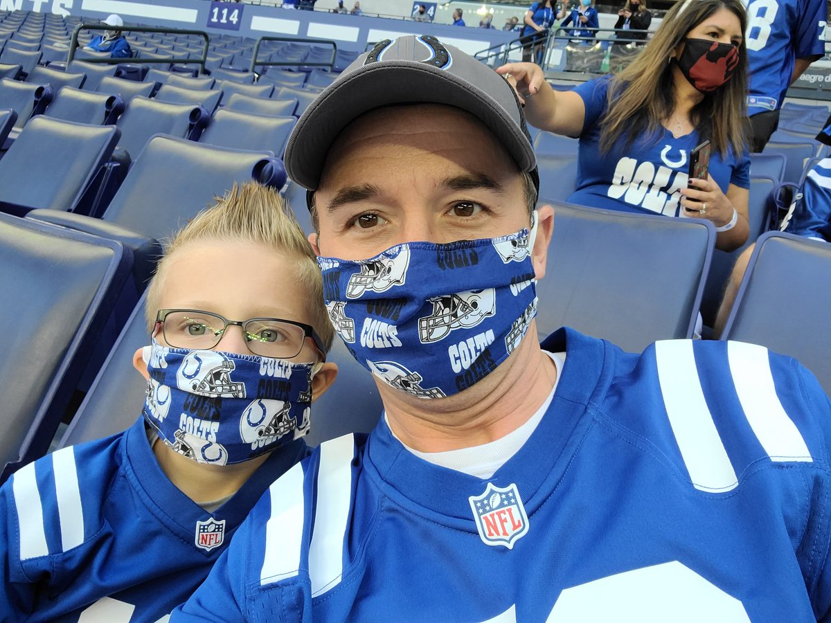 jmescher's tweet photo. Colts game with my best buddy! #MINvsIND https://t.co/U87QB28la1