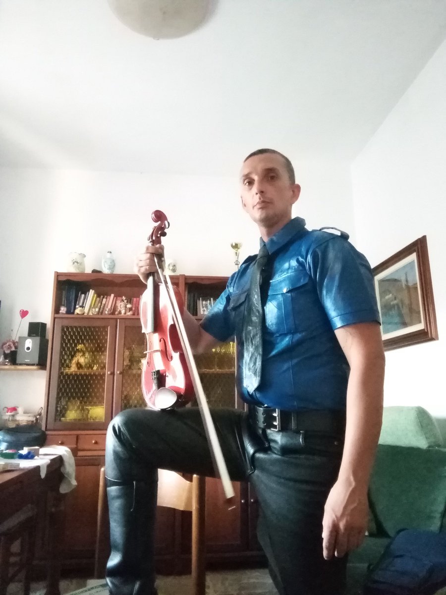 leather_ste's tweet photo. #leather #leatherboots #leatherman #gear #gear365 #fetish #gay #gayman #violin https://t.co/JEZdel0d45