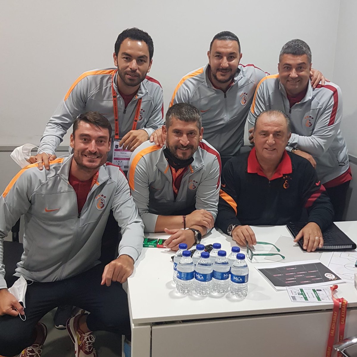 Fanatik on Twitter: "Fatih Terim ve yardımcılarından Başakşehir zaferinin ardından verdikleri poz???? https://t.co/vezjnvr0QN" / Twitter