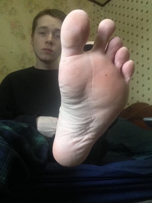 2 pic. Bow down and serve.

@MASTER_UPDATES

#cashpigs #findom  #alpha #alphadaddy #losers #sph #master