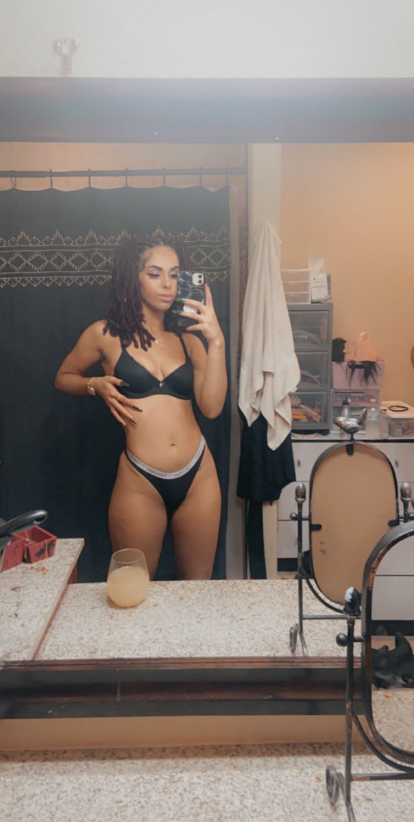 ITS_Kenziee's tweet photo. Restarting my fitness journey tomorrow 💪🏽 I need my abs back.. https://t.co/GAb6boOTwd