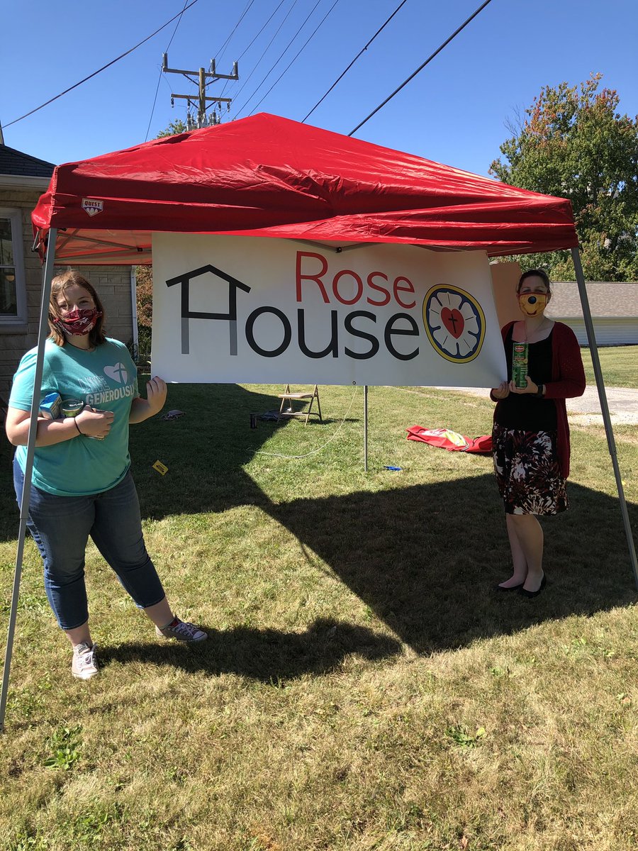 HoosierLuMin's tweet photo. Please swing by the Rose House to drop off food for our food drive! All donations go to MCUM. We’re here until 4! https://t.co/u7C5DsqAfQ