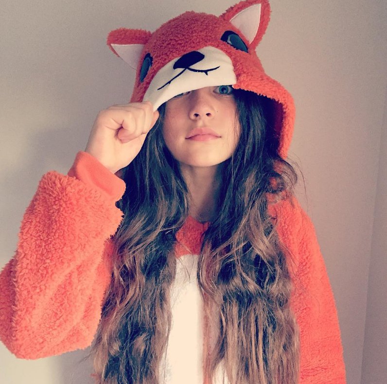 ➤ lola flanery as amoung us; a thread