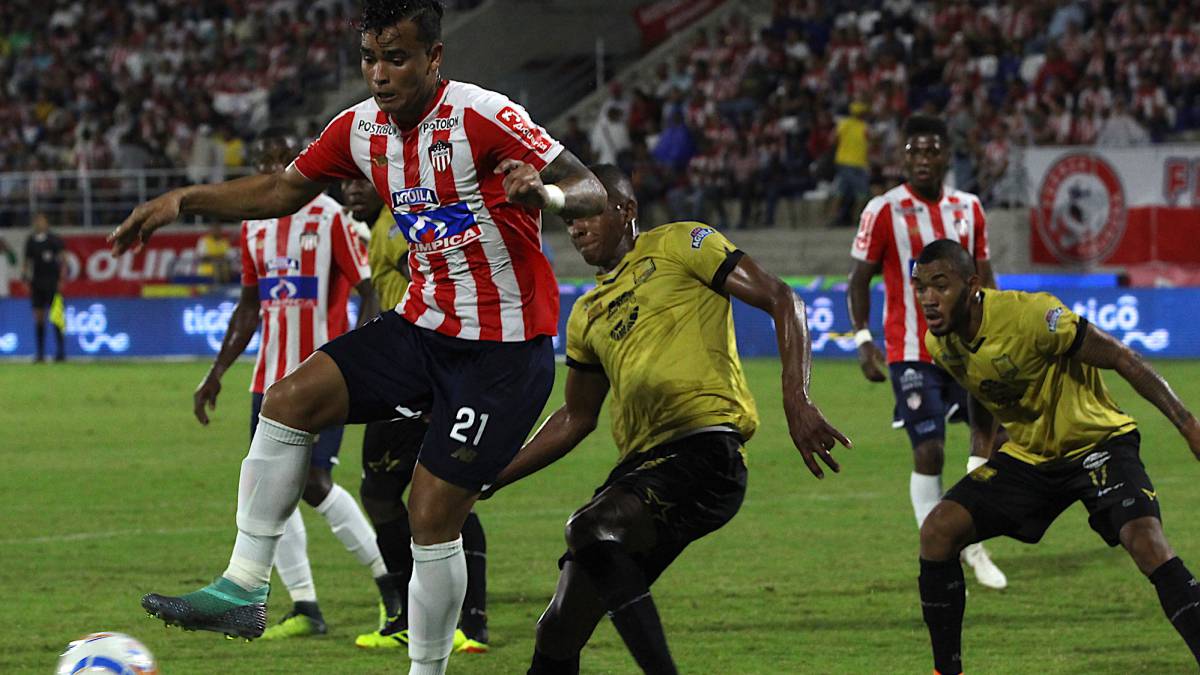 Junior_un_Click's tweet photo. #DatosJunior
Junior y Águilas Doradas se han enfrentado 24 veces por Liga.
El conjunto tiburón no conoce la derrota en condiciones de local ante el elenco antioqueño.
14 jugadores han vestido las dos camisetas, y varios de ellos dejaron huella.
#JuniorAUnClick https://t.co/T8EIYLwD2g