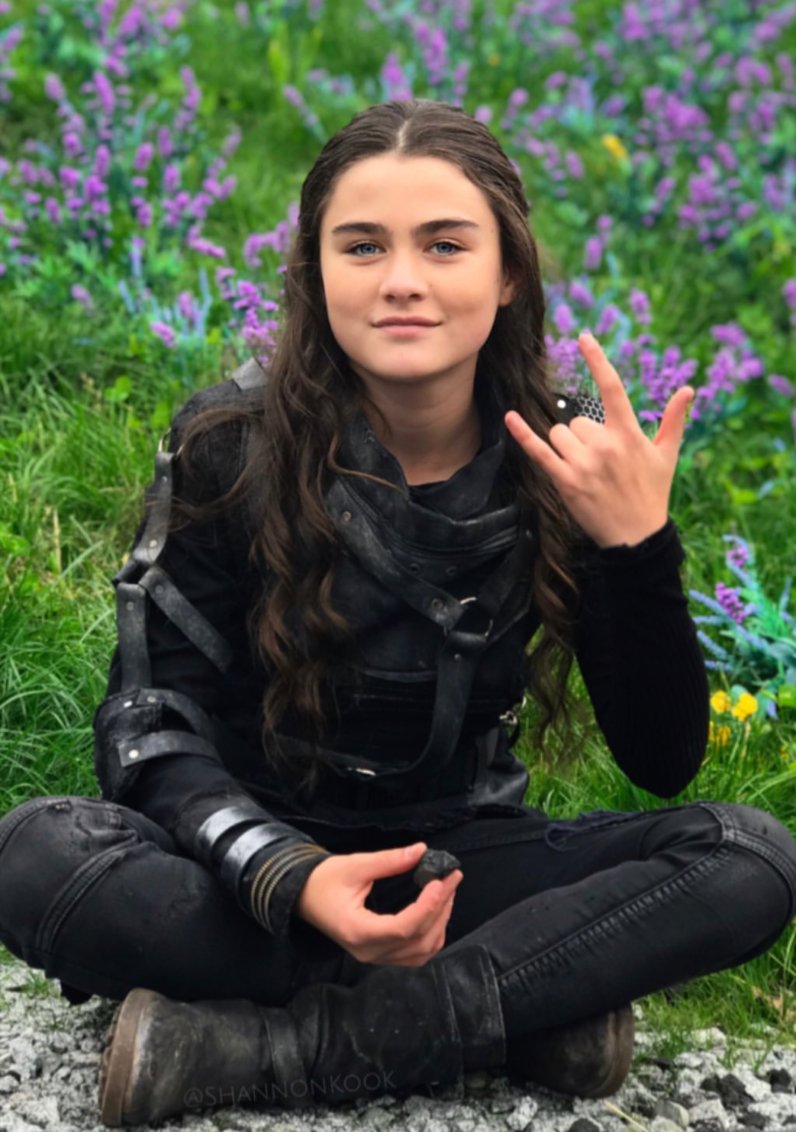 ➤ lola flanery as amoung us; a thread