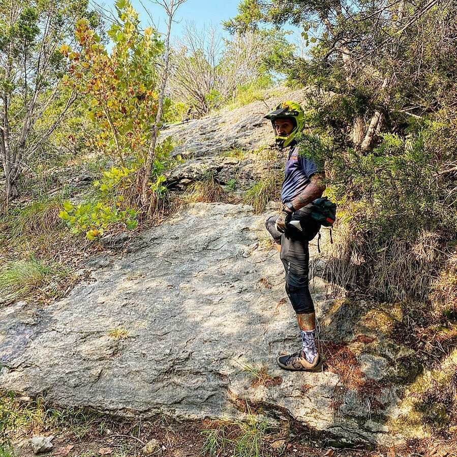 ericandrewscott's tweet photo. This off camber rock roller sketches me out so much and I can’t find the confidence to just 🥜 up and go for it. @trailfeatures ‘member dis? https://t.co/ZlX6DR7fYx https://t.co/OLeyEYbuqY