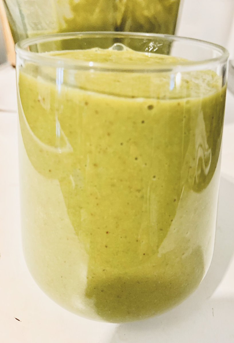 Clean_Pathway's tweet image. My smoothie after my bio homework: kale, broccoli. carrot, green apple, banana, ginger, tumeric, walnuts. Flax Seeds, and coconut  water 🥰#healthy @healfh #IntermittentFasting #lifestyle