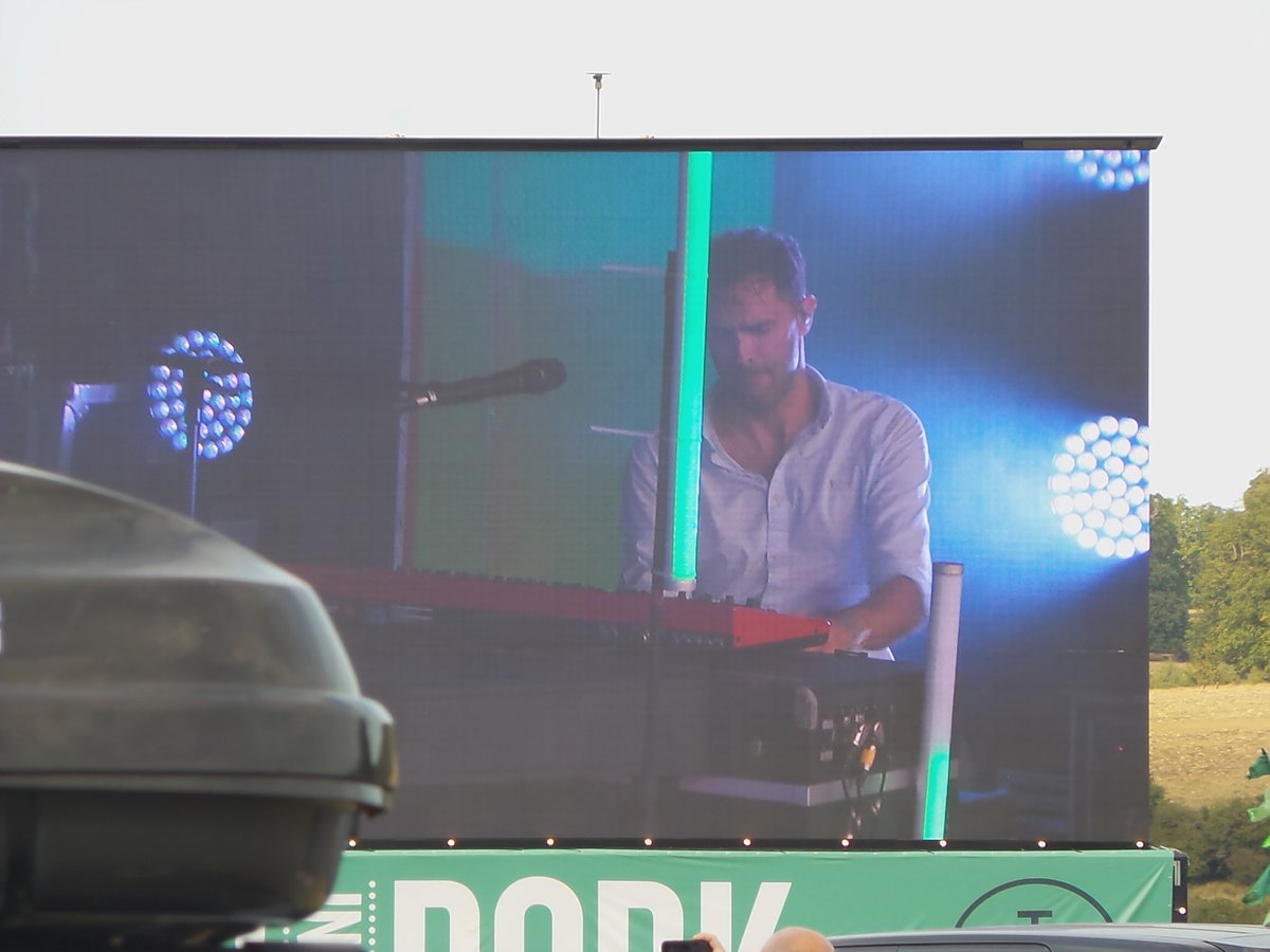 clairwoolsey's tweet photo. A few from yesterday's #pitpgardenparty it was amazing to see Keane, particularly given the current circumstances. I would like to thank them and all the people who made it possible. @tomchaplin @Richard_H @jessequinmusic #timriceoxley #driveingig Thank you so much x https://t.co/vKfyDjJmpx