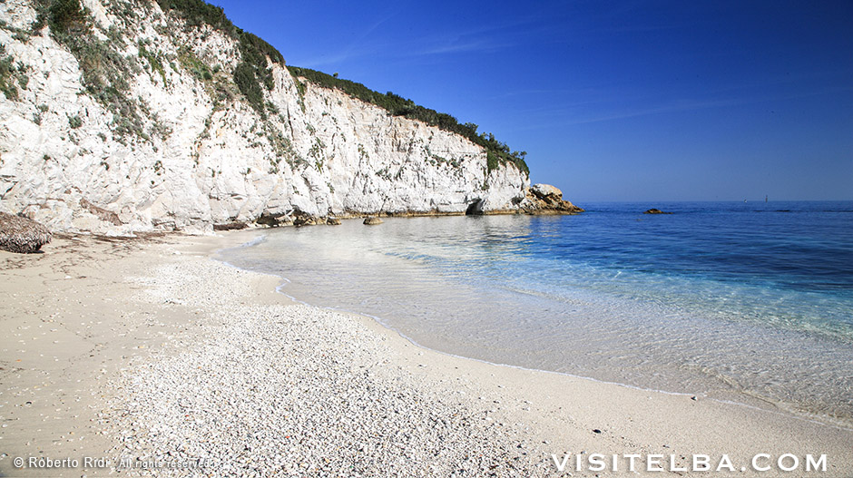 High cliffs of white aplite fascinate with their magnitude, power and beauty.
Don't miss the chance to discover this amazing spot in your next trip to Elba
➡️ bit.ly/White-coast

#ElbaUnexpectedParadise #elba #visitelba