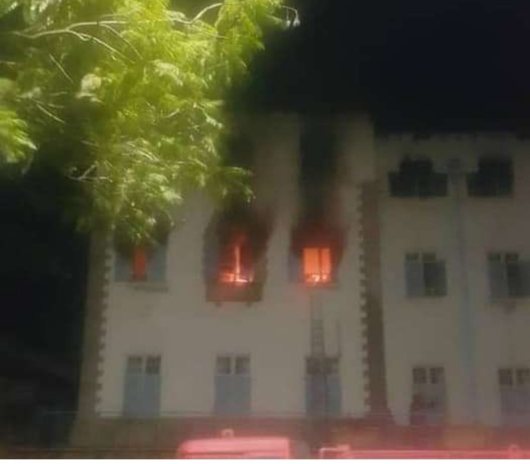 Thatguylukejosh's tweet photo. MAKERERE University Fire has made a remix with Deezynuts and Bebe Cool.
#FireBurnDem. https://t.co/Ik8pAfTYQ9