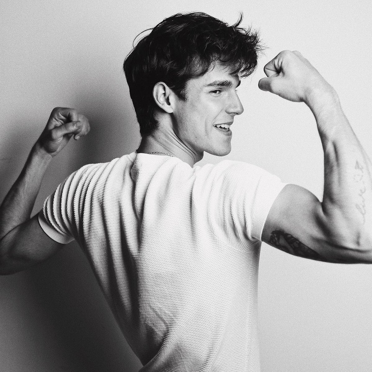 ℭɧɑɾɭɩɛ✏ tweet media