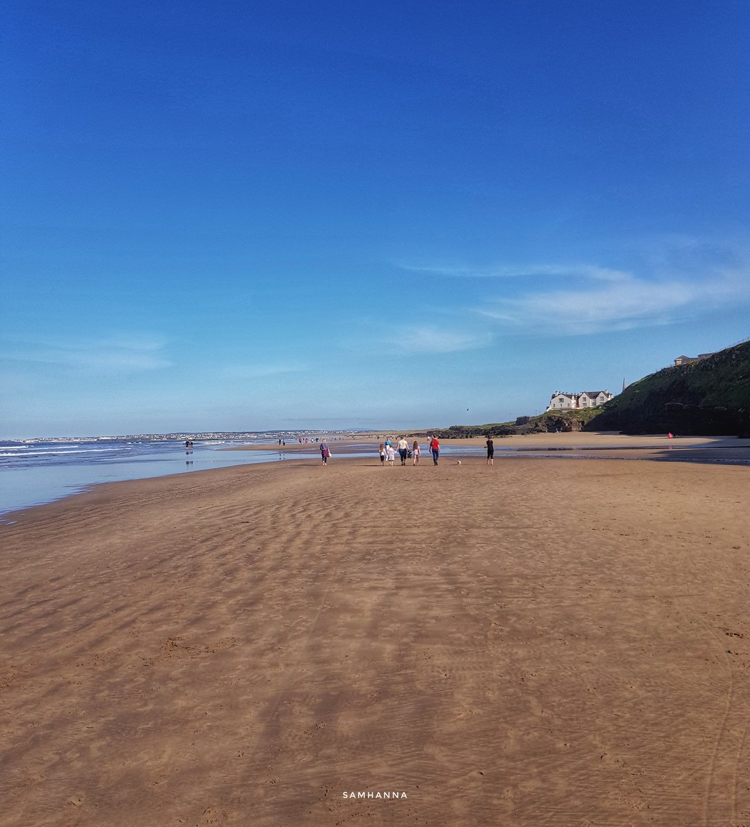 NICelebrant's tweet photo. At low tide this afternoon Castlerock Beach must have been twice as long and twice as wide as usual. A walk to Downhill would have been possible @ILoveNorthCoast @WeatherCee @angie_weather @DiscoverNI @VisitCauseway https://t.co/nQQL1NXcar